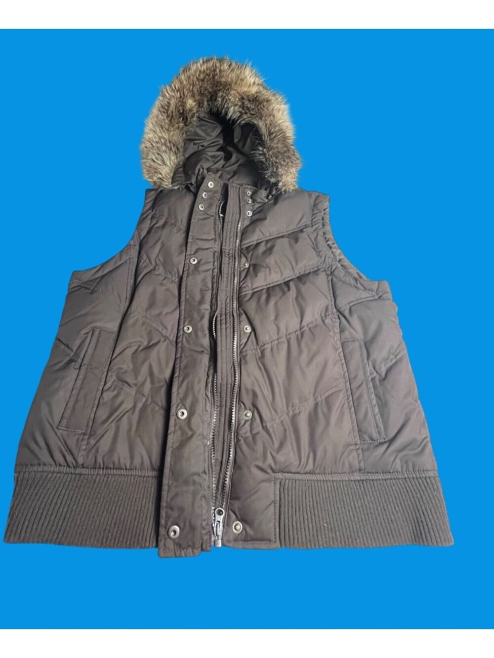 Gap women’s L Brown Quilted Puffer Down Vest Faux Fur Hood zip & snap closer